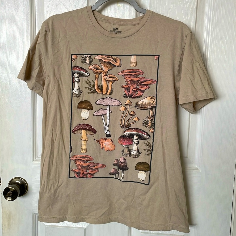 Mushroom tee